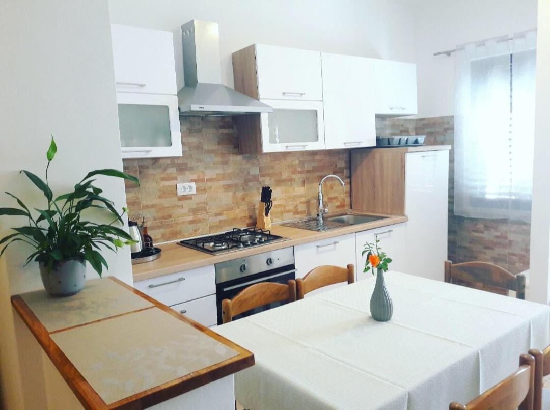 Apartment Nena Near The City Center With Free Parking Пула Екстериор снимка